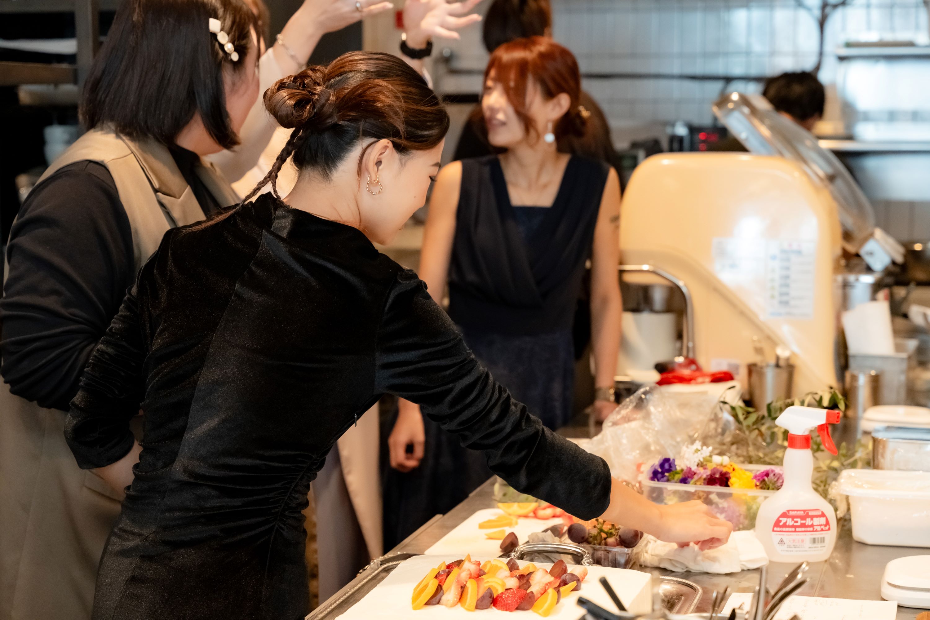 カジュアル結婚パーティー ケーキデコレーション