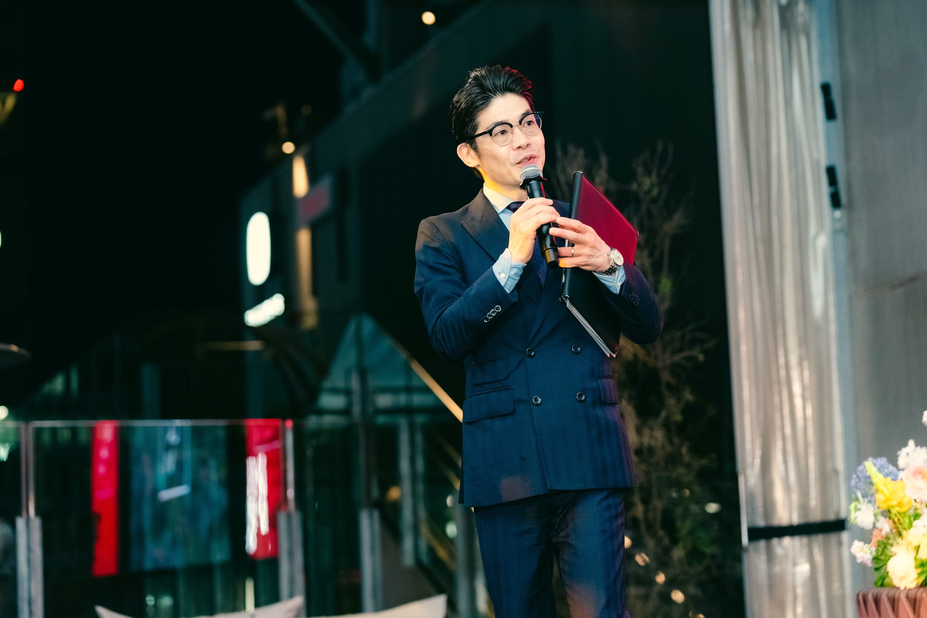 結婚式二次会の司会はプロに任せるべき！その理由とは？