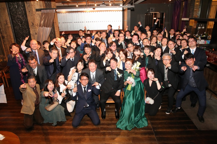 カジュアルな結婚パーティーをリーズナブルに
